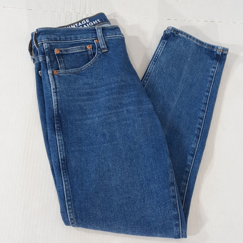 J Crew 9" Mid-Rise Vintage Slim Straight Jeans in Catskill Wash